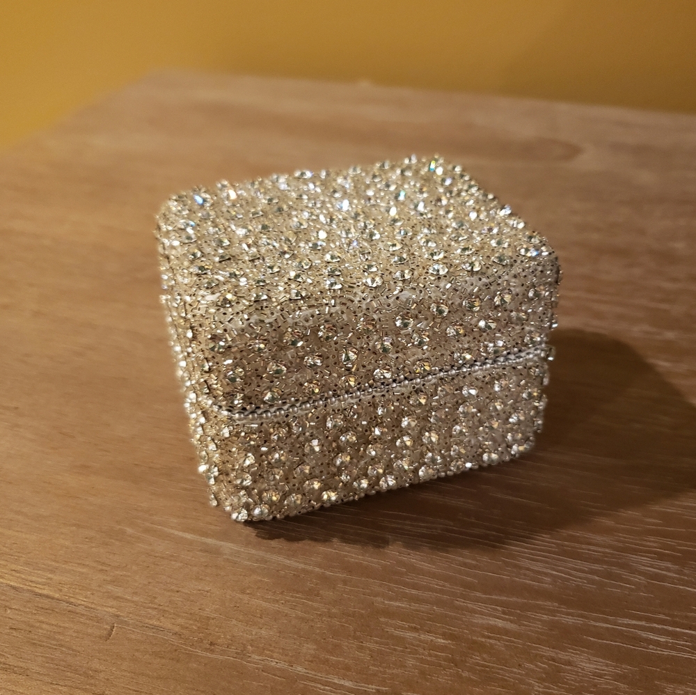 NWT! Sparkling Crystal Diamond Encrusted Silver Jewelry / Keepsake Box - Picture 5 of 8